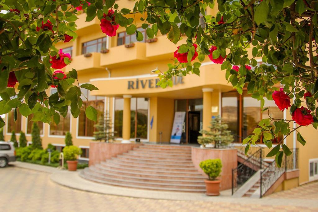 River Side Hotel มิงกาเชเวียร์ ภายนอก รูปภาพ