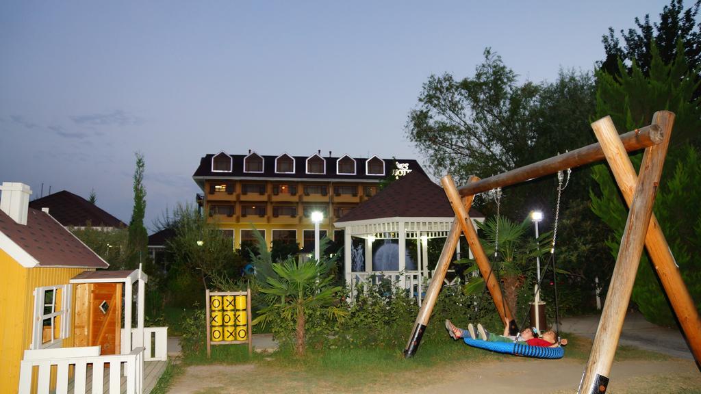 River Side Hotel มิงกาเชเวียร์ ภายนอก รูปภาพ