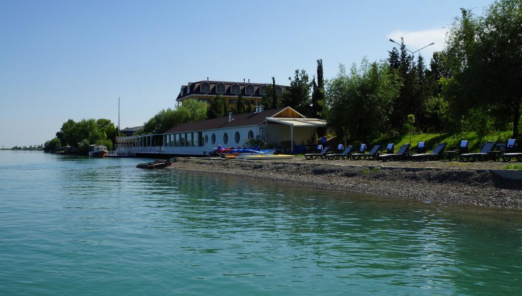 River Side Hotel มิงกาเชเวียร์ ภายนอก รูปภาพ